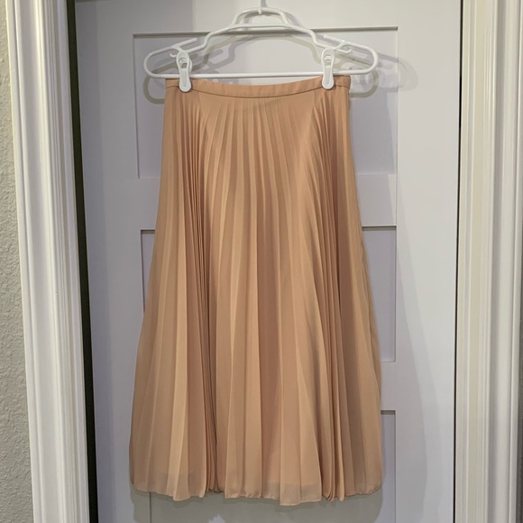ASOS pleated chiffon skirt in blush color - Picture 1 of 2